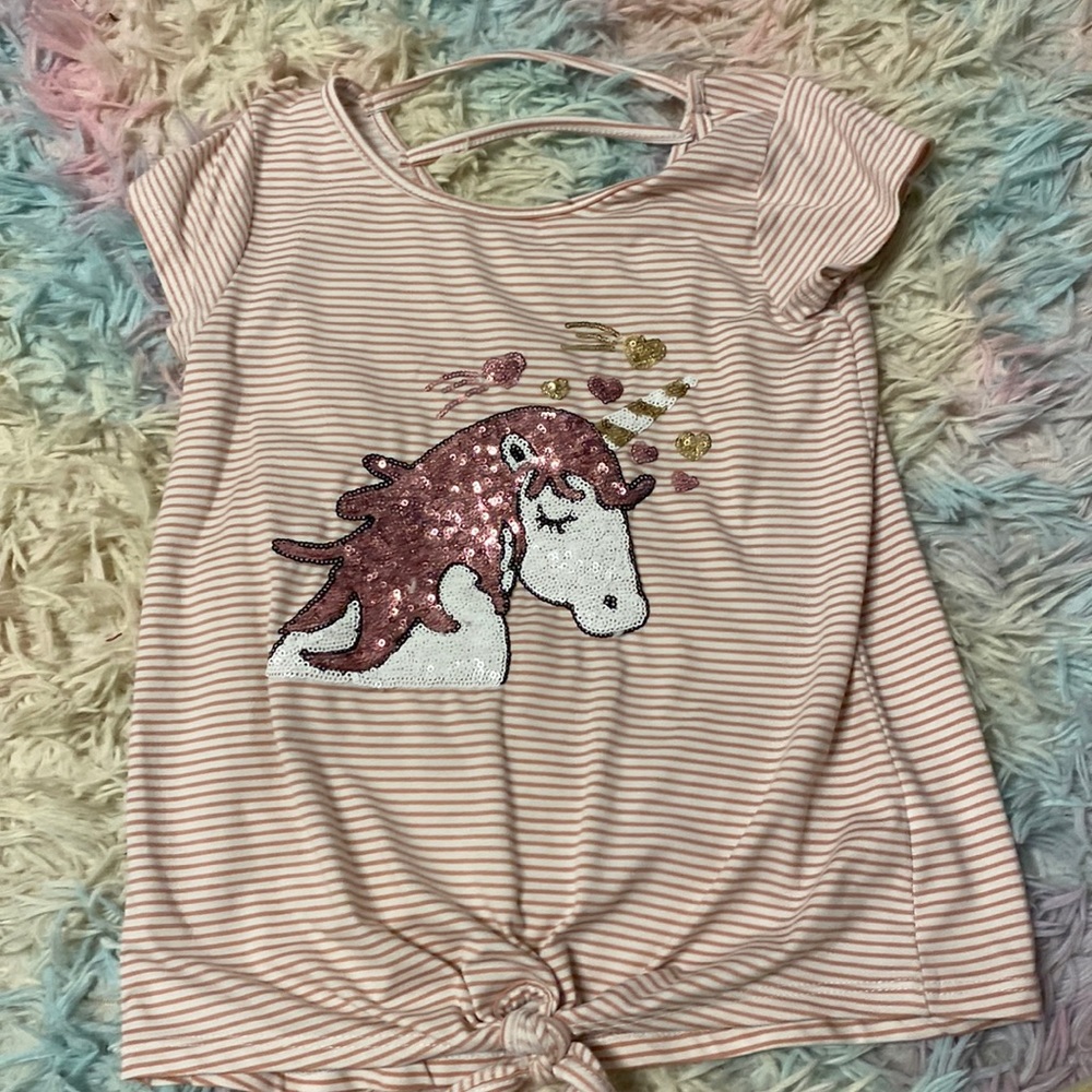 I am selling a kids 7 short sleeve tee.
